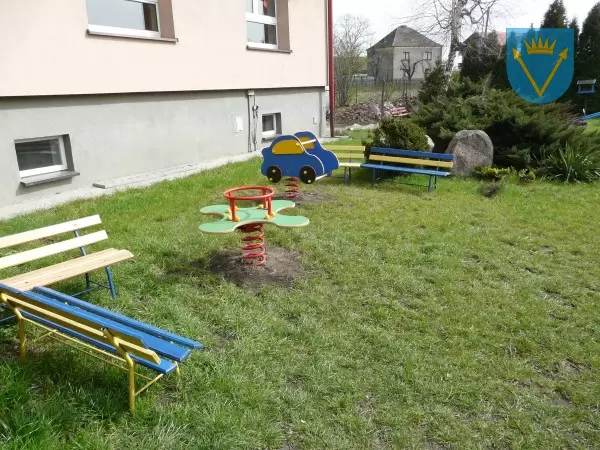 plac zabaw przy przedszkolu Pawonków